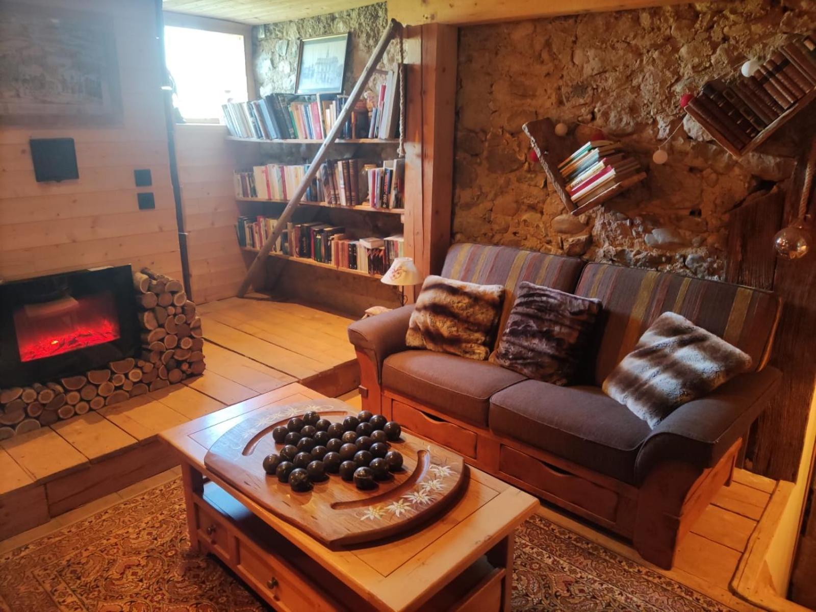 La Chambre Savoyarde Chez Les Garcons Saint-Paul-sur-Yenne Esterno foto